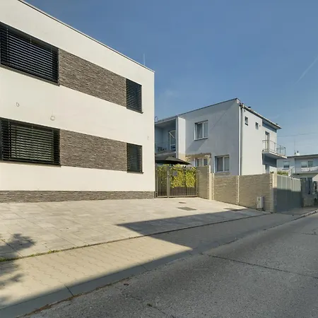 Milan&eva Svätý Jur